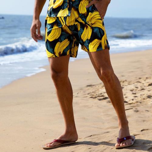 Casual plus size non-stretch banana batch printing men beach shorts(with lined)