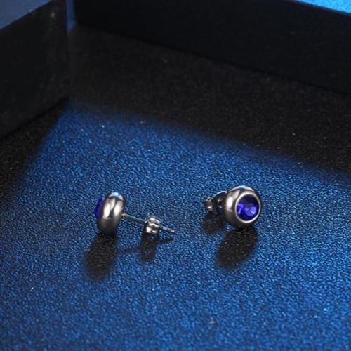 One pair silver round blue rhinestone decor earrings(width:0.99cm)