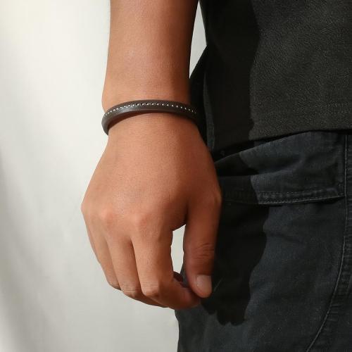 One pc fashionable and simple brown leather titanium steel magnetic buckle bracelet