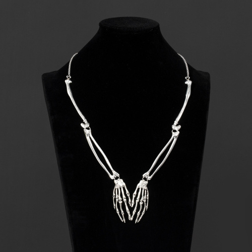 Three pcs men halloween holiday party alloy chain skeleton claw prop necklace